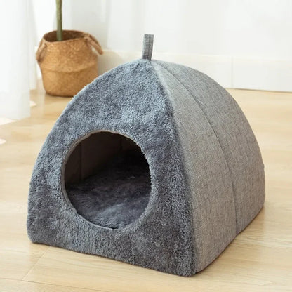 Triangle Closed Cat Nest